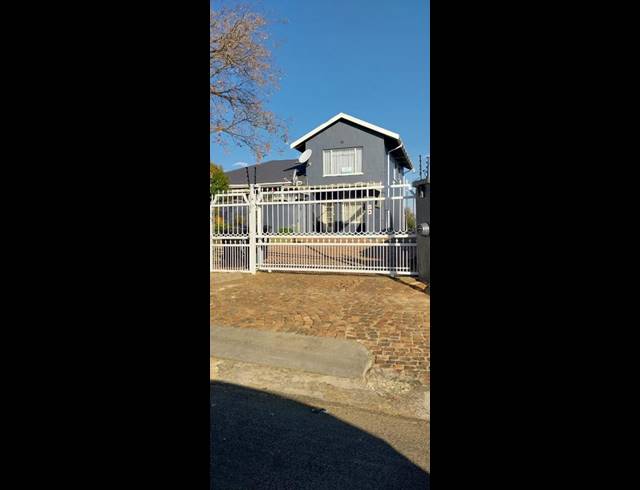 2 BEDROOM DUPLEX FOR SALE IN PRIMROSE HILL